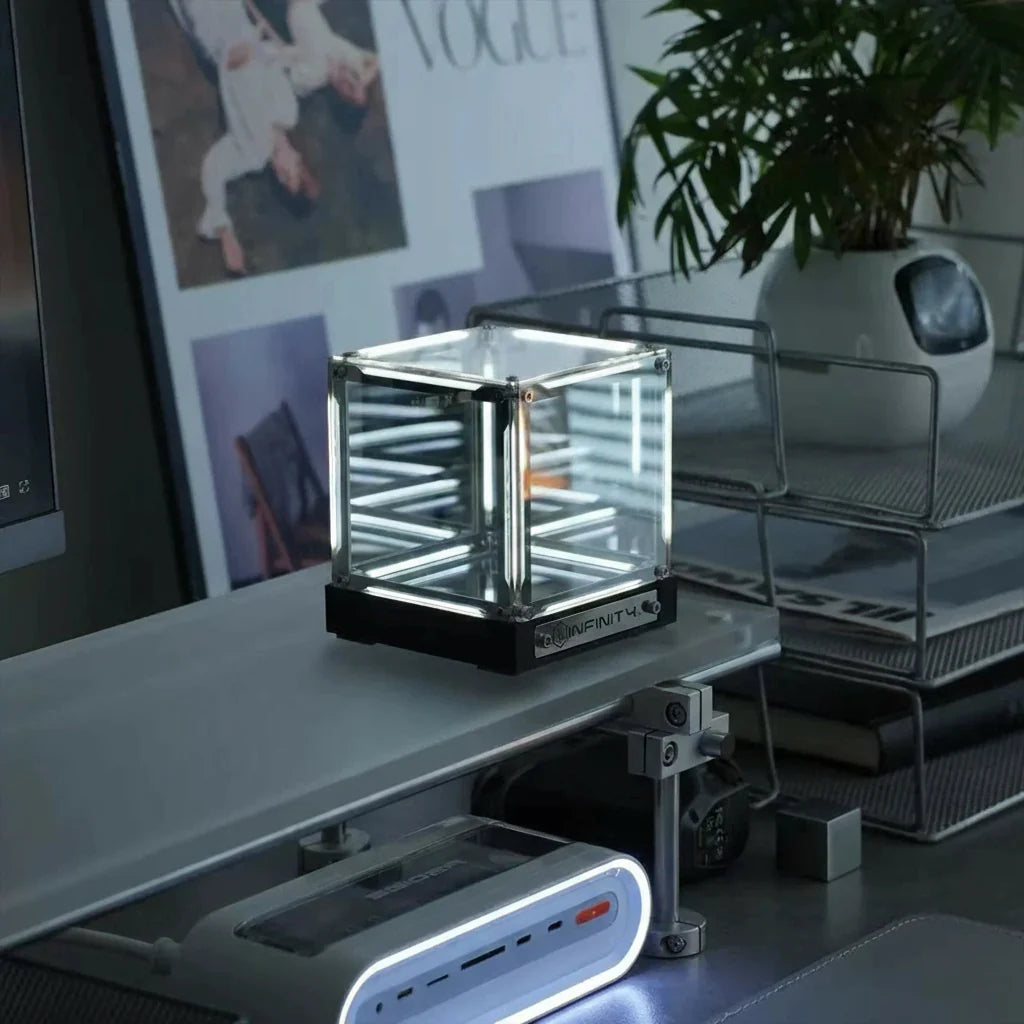 Infinity Mirror Cube LED - Gadget by Extoril