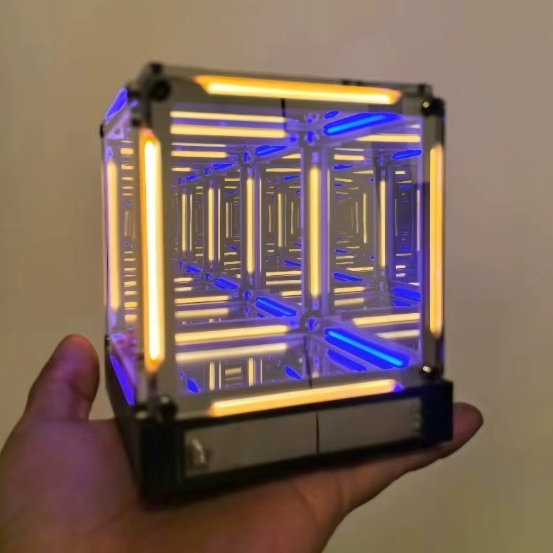 Infinity Mirror Cube LED - Gadget by Extoril