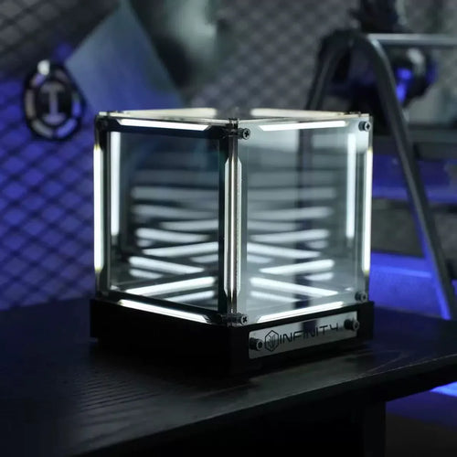 Infinity Mirror Cube LED - Gadget by Extoril