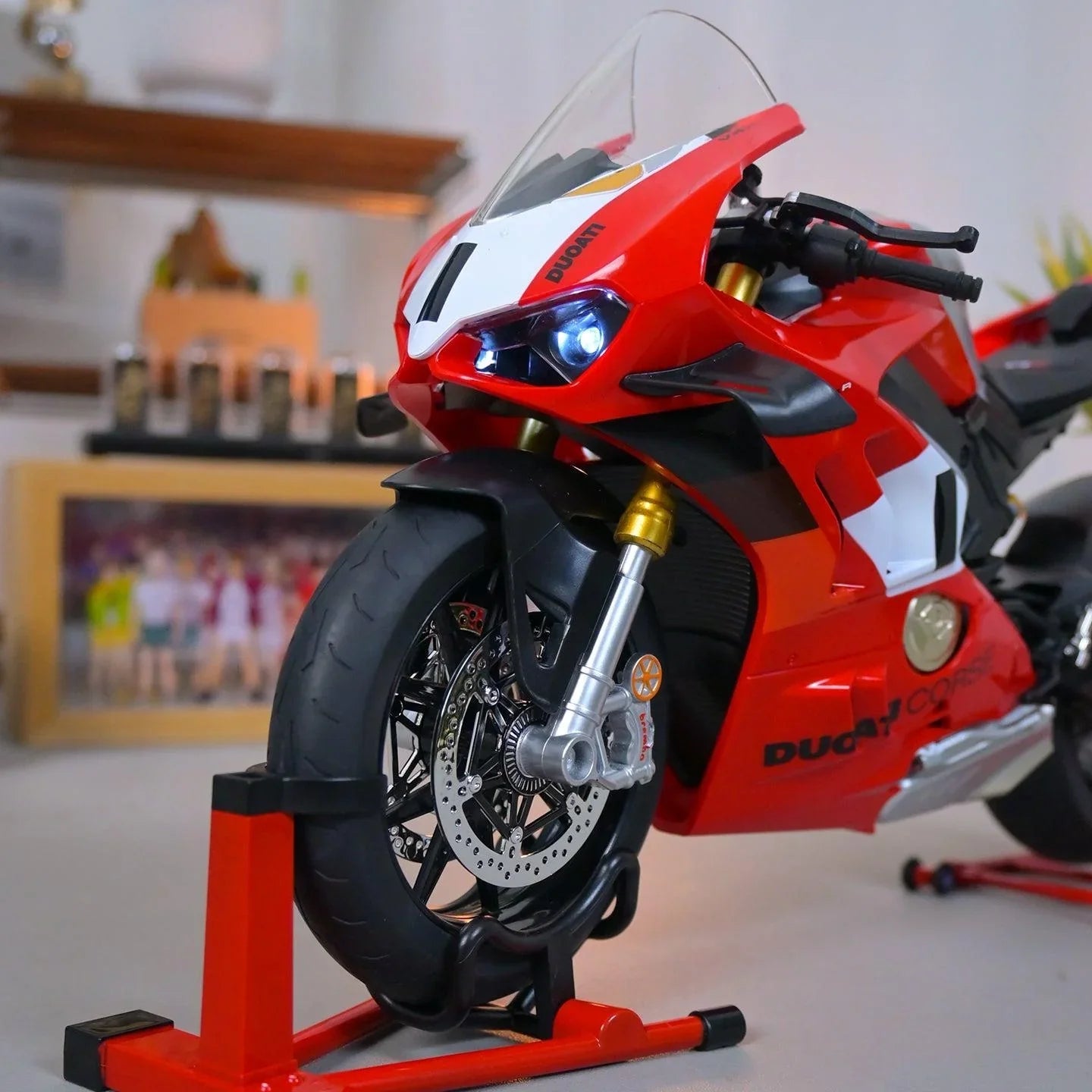 1:6 Ducati Panigale V4R Diecast Alloy Model - home decor by Extoril