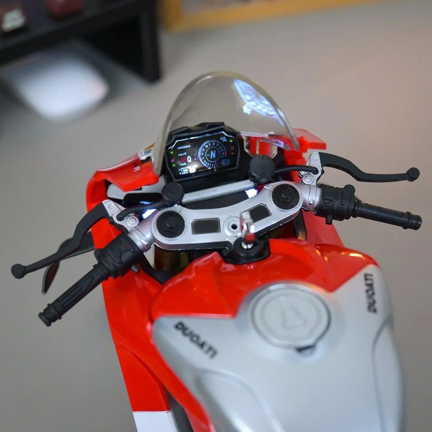 1:6 Ducati Panigale V4R Diecast Alloy Model - home decor by Extoril