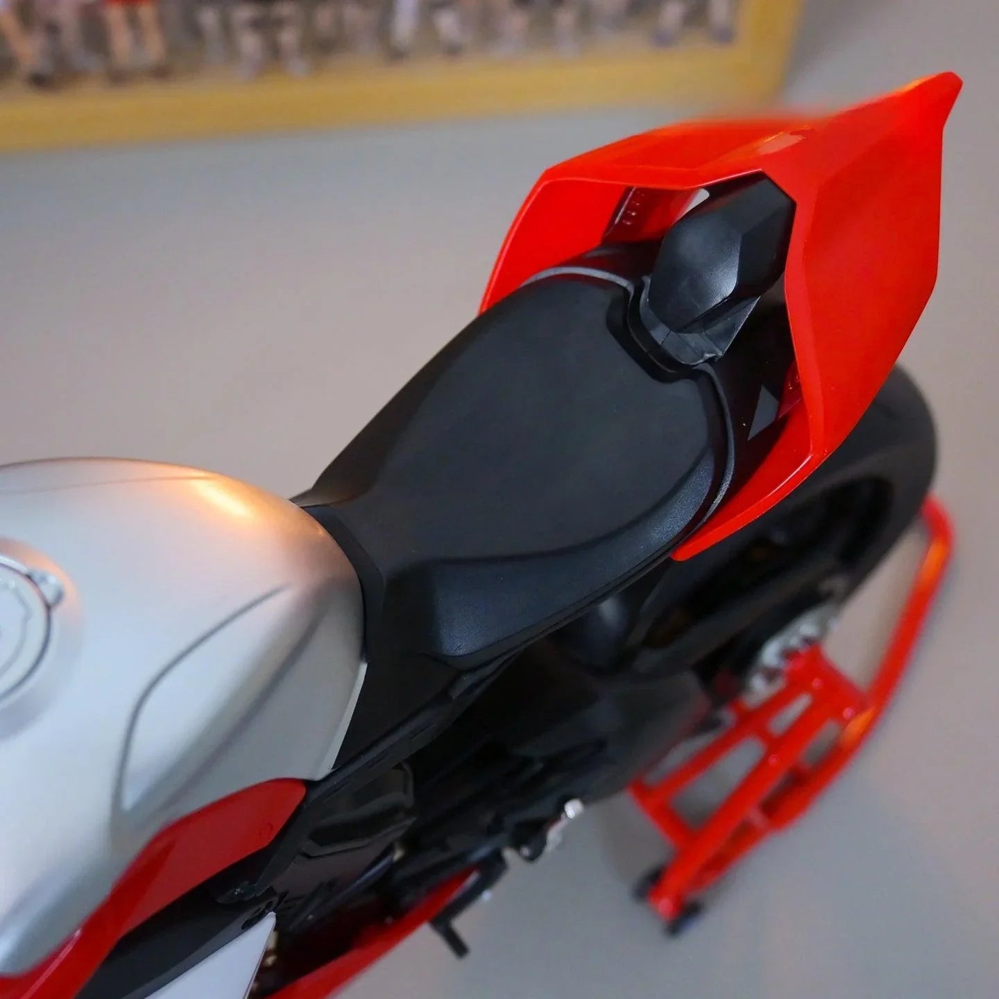 1:6 Ducati Panigale V4R Diecast Alloy Model - home decor by Extoril