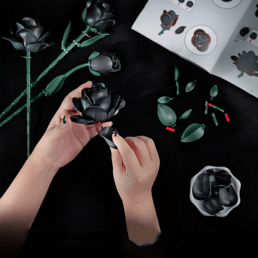 Eternal Black Rose Bouquet Building Blocks - DIY Flower by Extoril