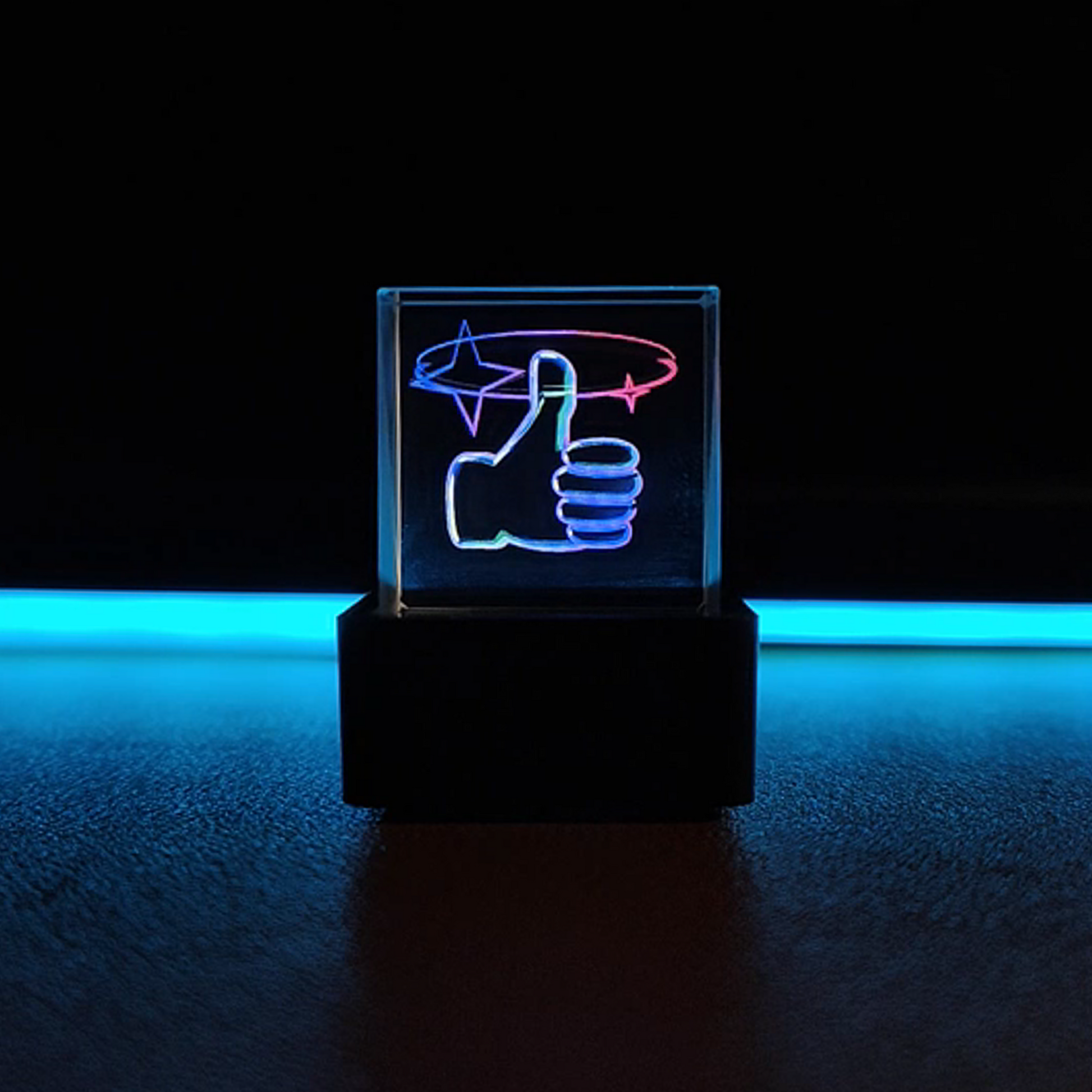 Hologram Cube Display – WiFi 3D Photo Frame - home decor by Extoril