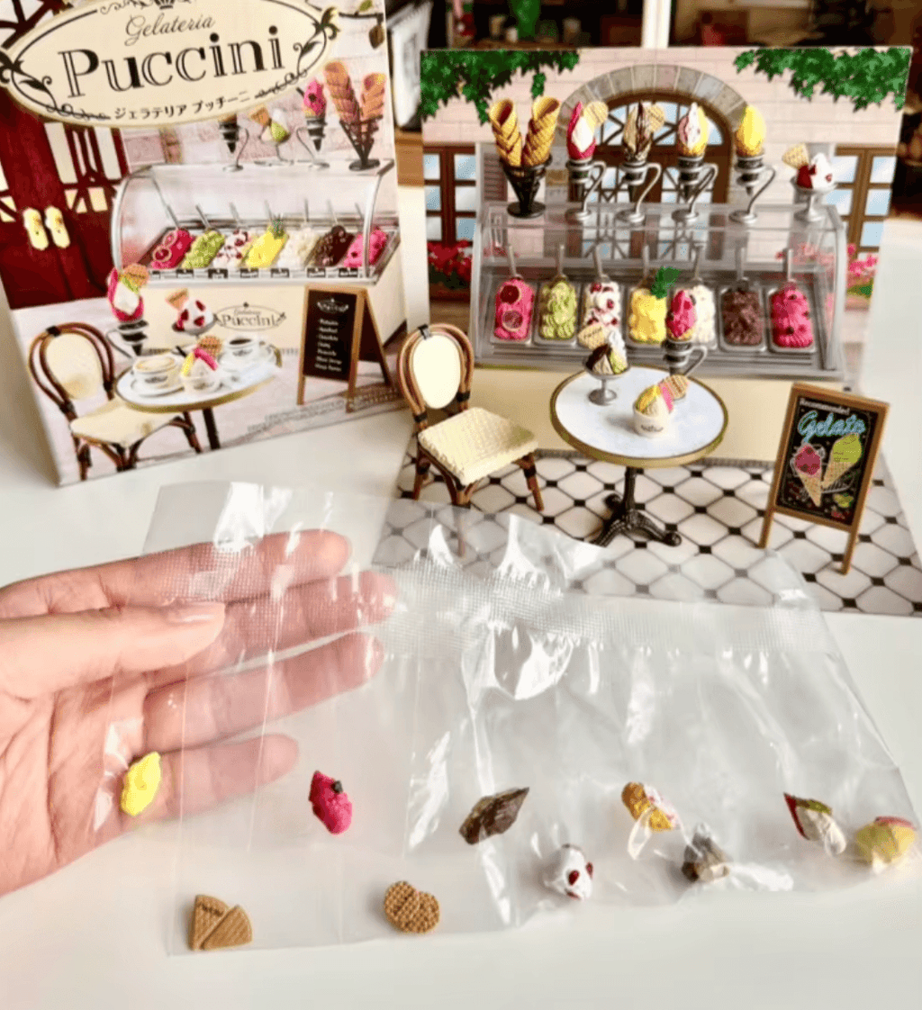 Ice Cream Shop Miniature Dollhouse Set 1:12 - DIY Miniature by Extoril
