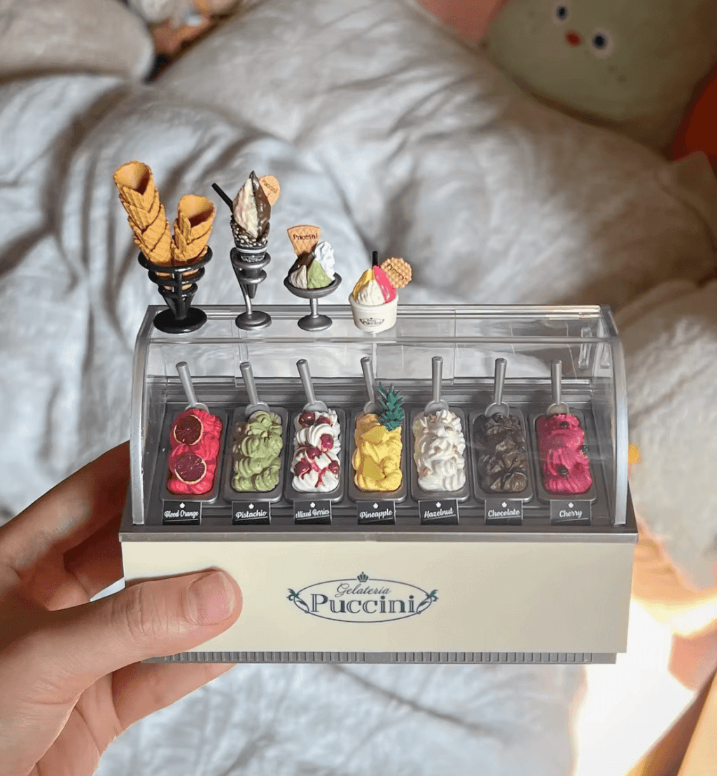 Ice Cream Shop Miniature Dollhouse Set 1:12 - DIY Miniature by Extoril